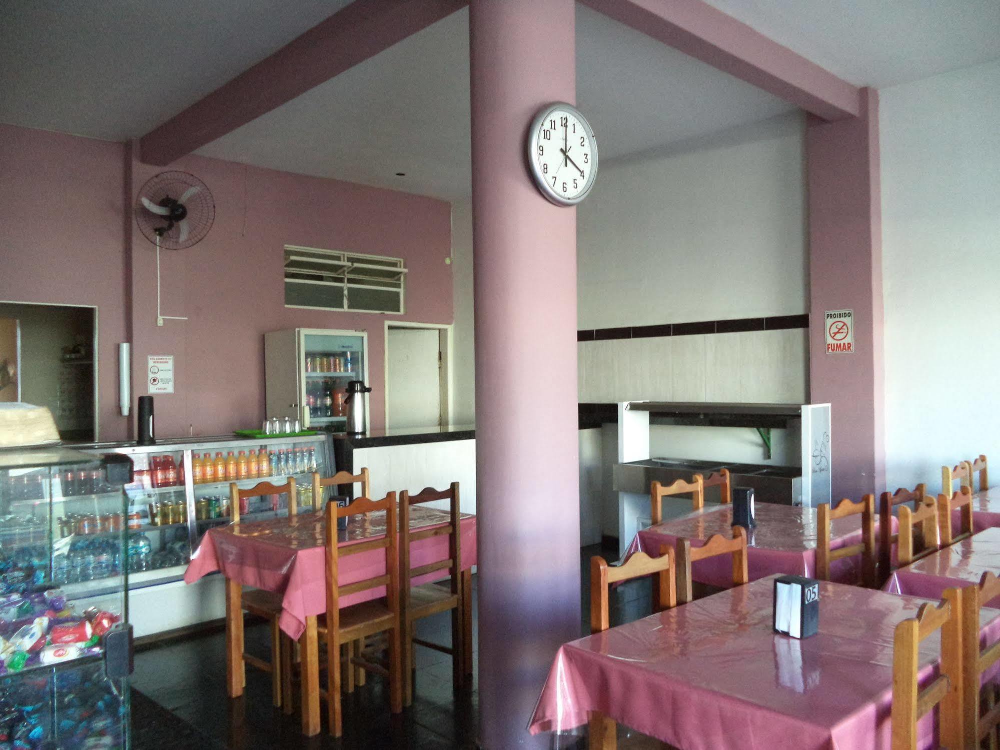 Hotel E Restaurante Araujo Montes Claros Bagian luar foto